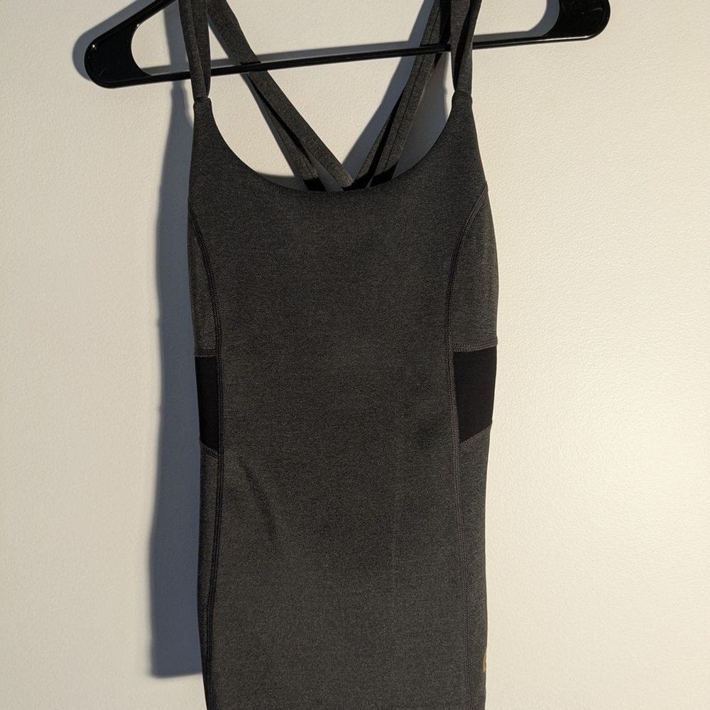 AuRum Womens Activewear‎ Tank Top Charcoal Gray Mesh Crisscross Back Size Small